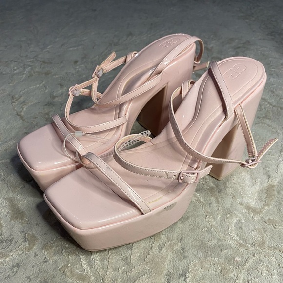 Elegant Pink Platform Heels - Picture 1 of 6